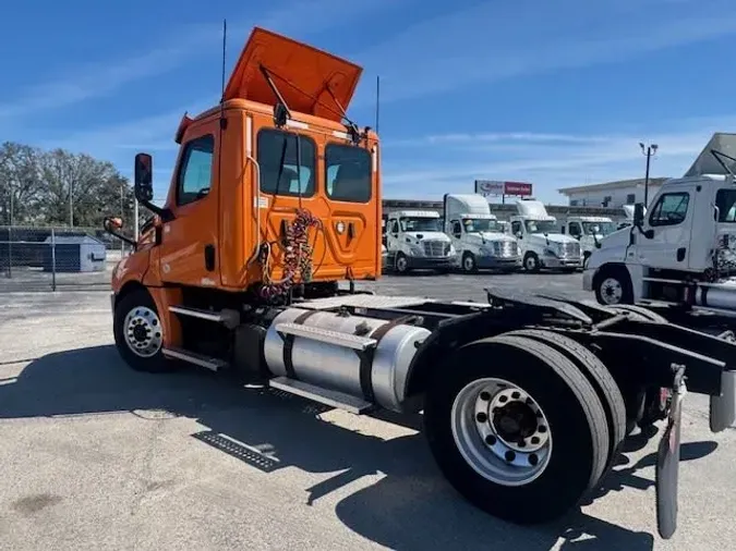 2019 FREIGHTLINER/MERCEDES NEW CASCADIA 126