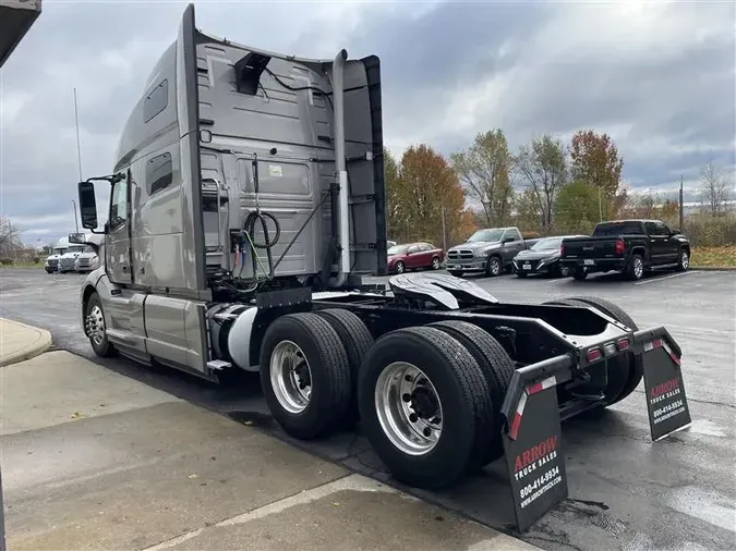 2021 VOLVO VNL64T760