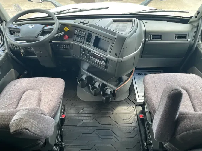 2023 VOLVO VNL64T860