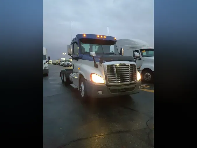 2019 FREIGHTLINER/MERCEDES CASCADIA 125