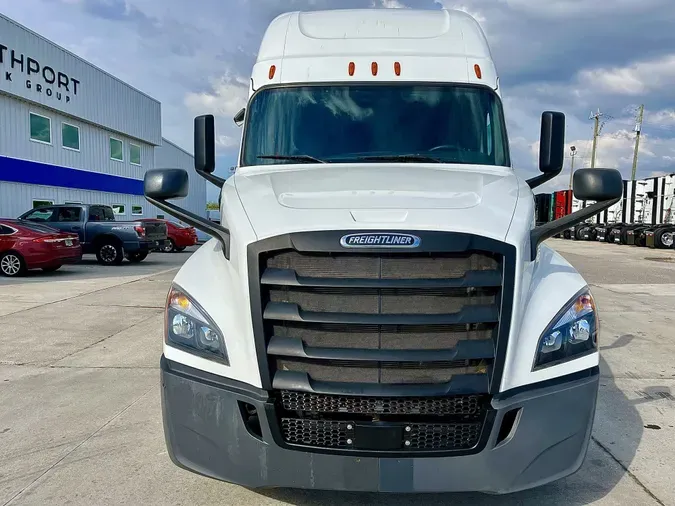 2020 Freightliner Cascadia 126