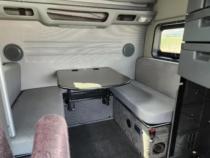 2022 VOLVO VNL64T860