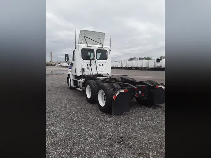 2018 FREIGHTLINER/MERCEDES CASCADIA 125