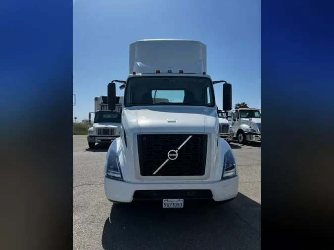 2018 VOLVO VNL64T-300