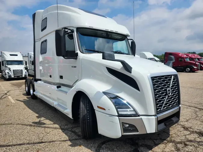 2023 VOLVO VNL64T860