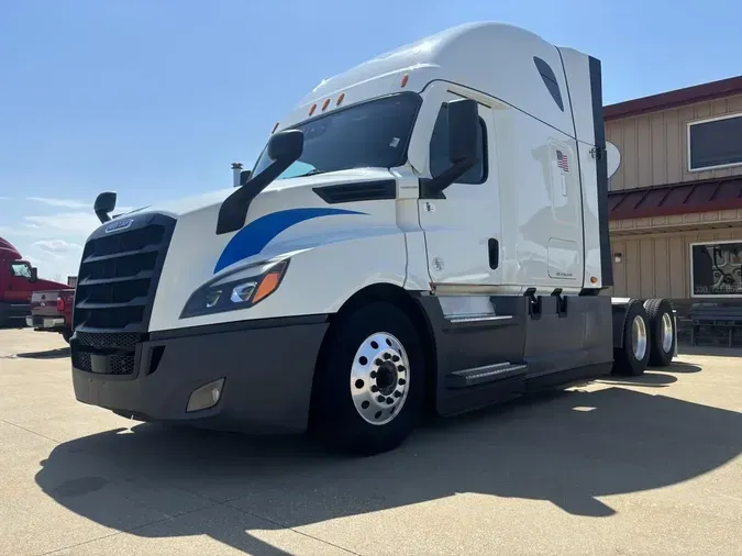 2022 Freightliner Cascadia 126