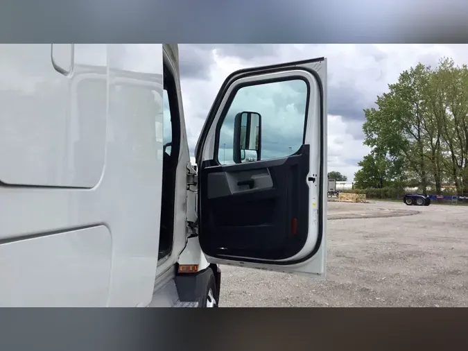 2021 Freightliner Cascadia 126