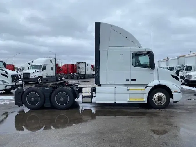 2023 Volvo VNR64T400