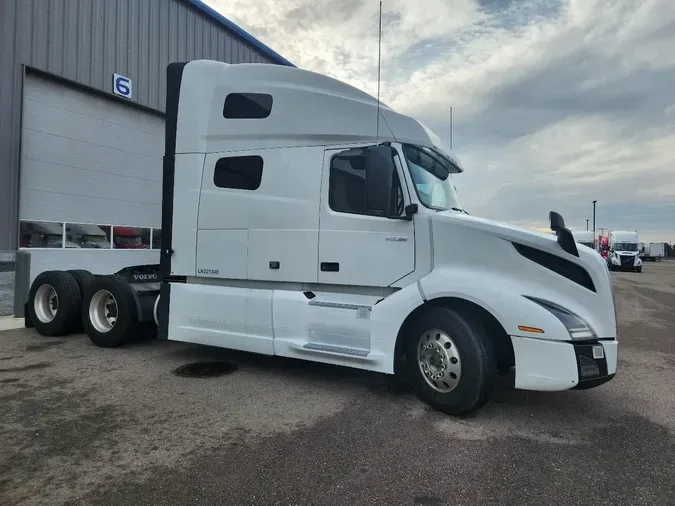 2020 VOLVO VNL64T760