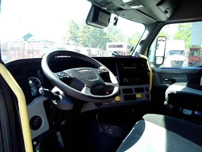 2022 Freightliner Cascadia 126