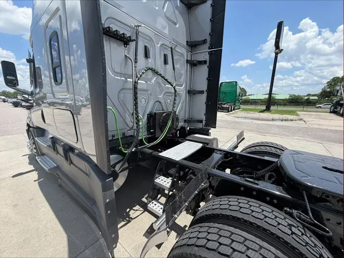 2022 Freightliner Cascadia 126
