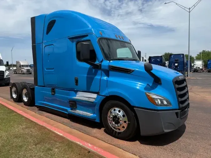 2021 FREIGHTLINER CASCADEVO1
