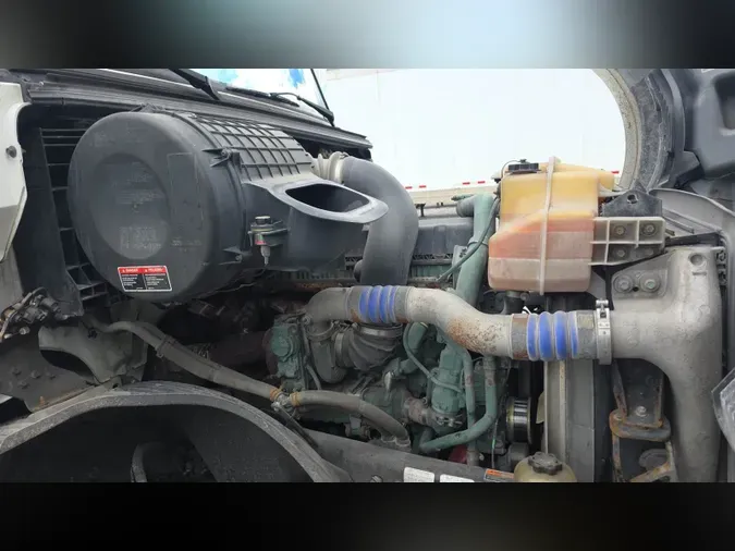 2018 Volvo VNL300