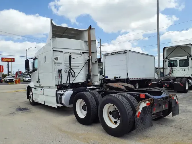 2020 VOLVO VNR64T-640