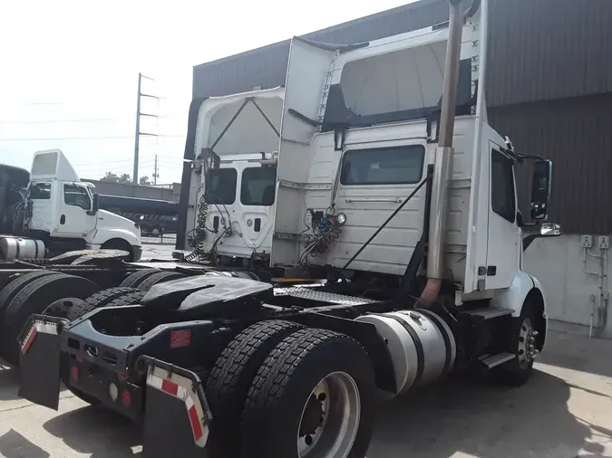 2019 VOLVO VNR42T 300