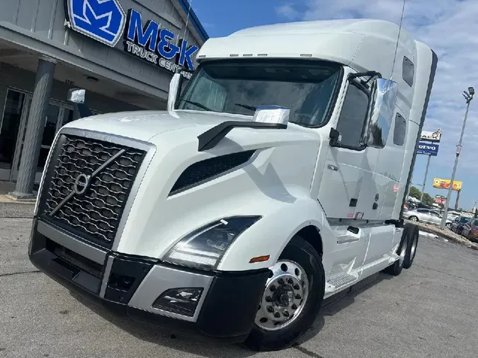 2024 VOLVO VNL64T760