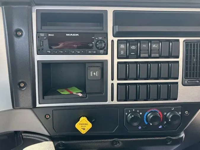 2026 MACK MD MD6 274 WB