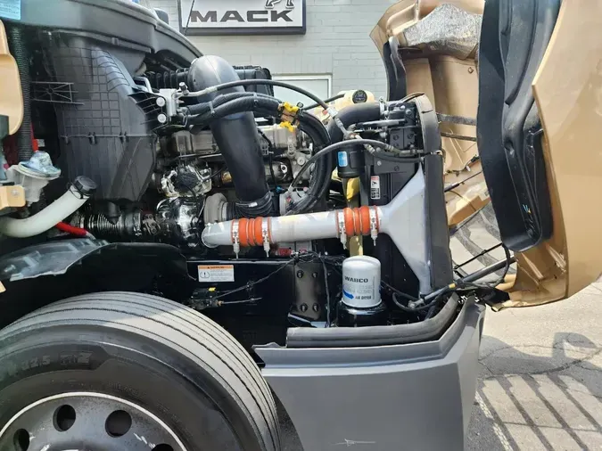 2022 FREIGHTLINER Cascadia 126