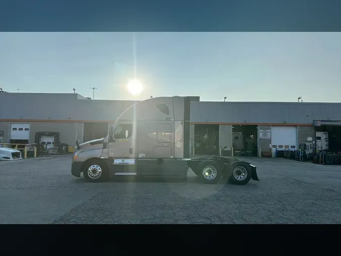 2022 Freightliner Cascadia 126