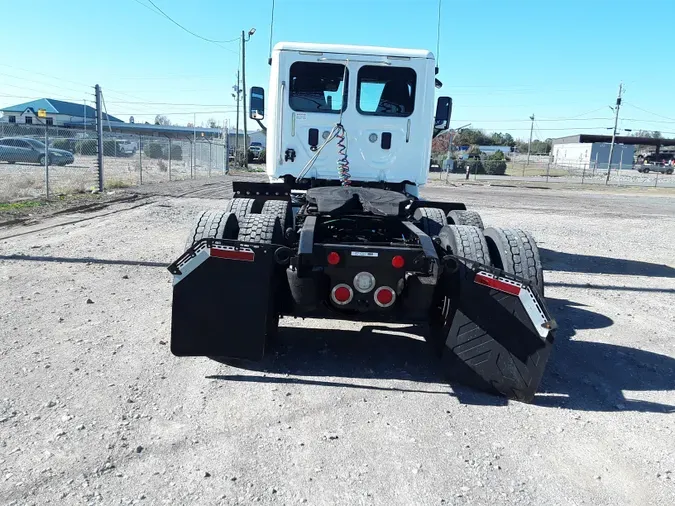 2017 FREIGHTLINER/MERCEDES CASCADIA 113