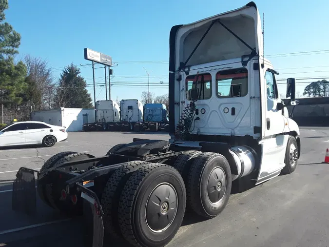 2020 FREIGHTLINER/MERCEDES CASCADIA 125