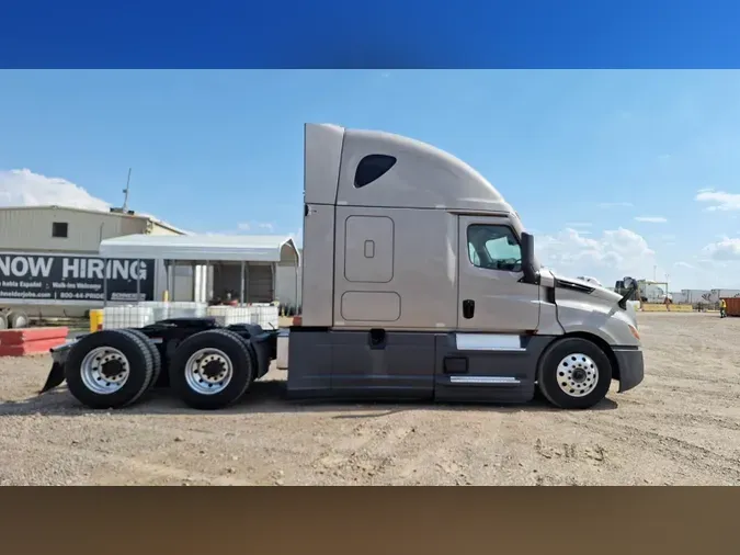 2022 Freightliner Cascadia 126