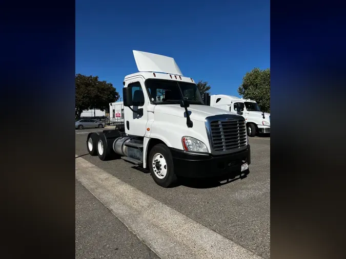 2018 FREIGHTLINER/MERCEDES CASCADIA 125