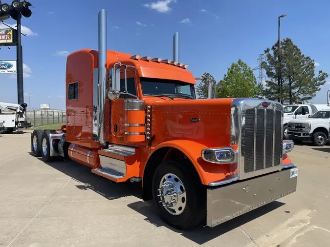 2023 Peterbilt 389