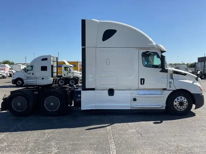 2019 Freightliner T12664ST