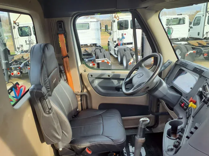 2019 FREIGHTLINER/MERCEDES CASCADIA 113