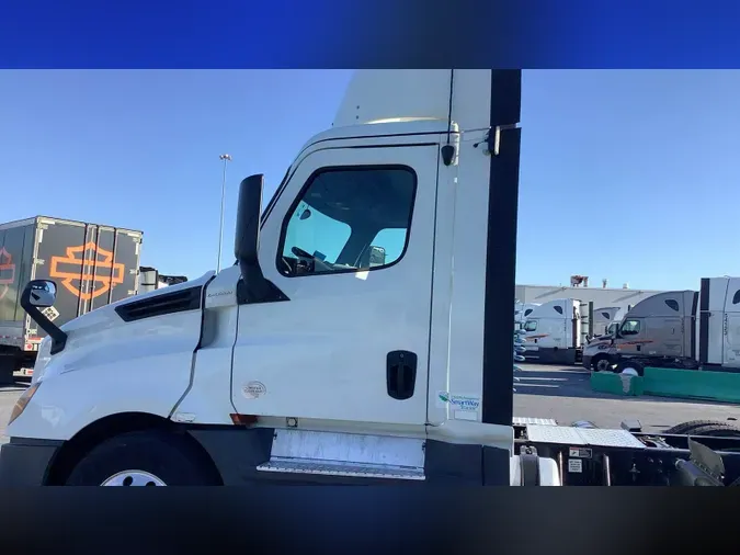 2020 Freightliner Cascadia 126