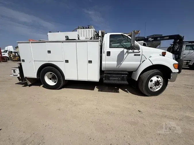 2011 FORD F650 SD