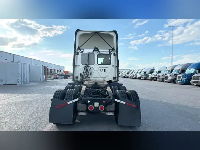 2019 Freightliner Cascadia 126aaef1462ebb04f9605eb4d43ac260902