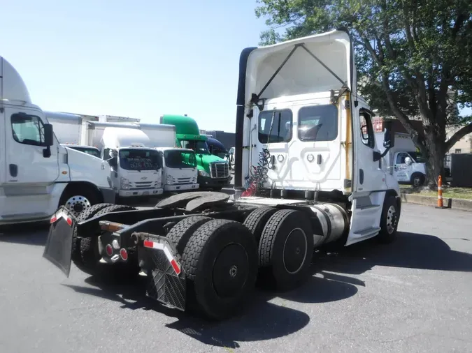 2019 FREIGHTLINER/MERCEDES CASCADIA 125