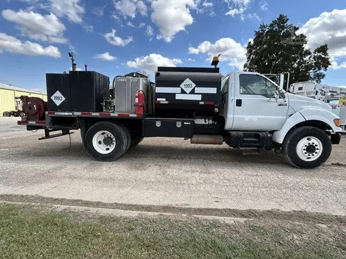 2000 FORD F750