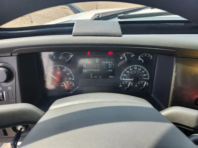 2022 VOLVO VNL64T740