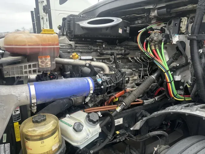 2022 Freightliner Cascadia 126aaf510178f240b4187cea76c86e5e6b9