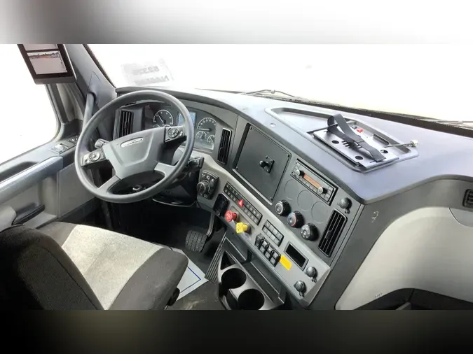 2022 Freightliner Cascadia 126