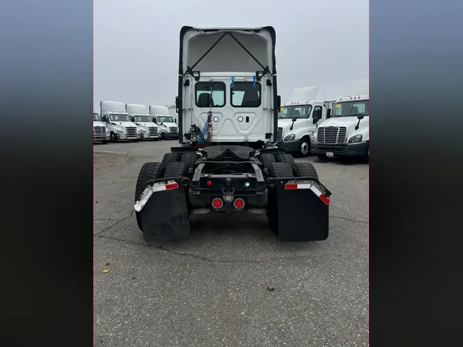 2019 FREIGHTLINER/MERCEDES CASCADIA 125