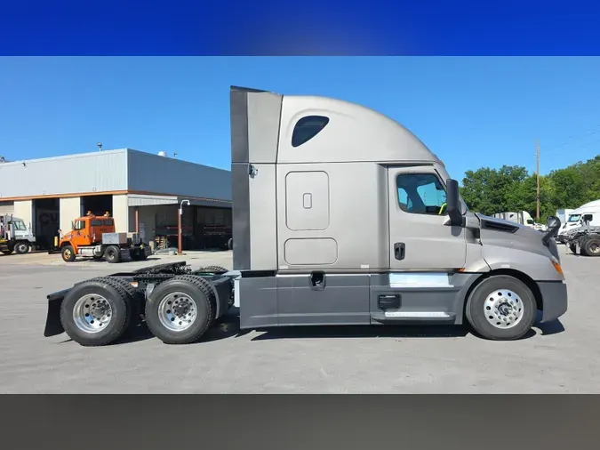 2025 Freightliner Cascadia 126