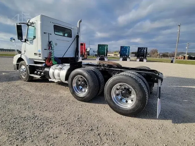 2014 VOLVO VNM64T200