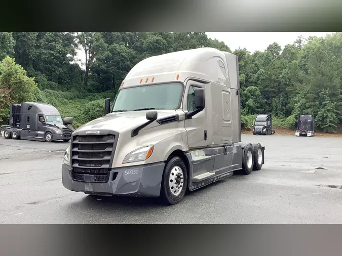 2020 Freightliner Cascadia 126