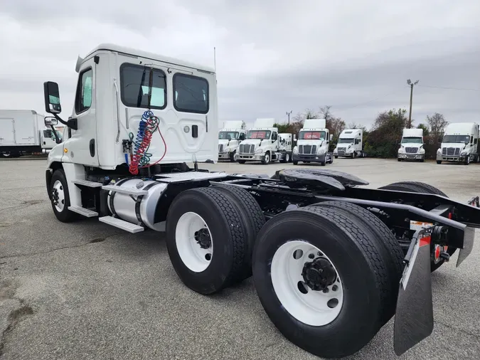 2017 FREIGHTLINER/MERCEDES CASCADIA 125