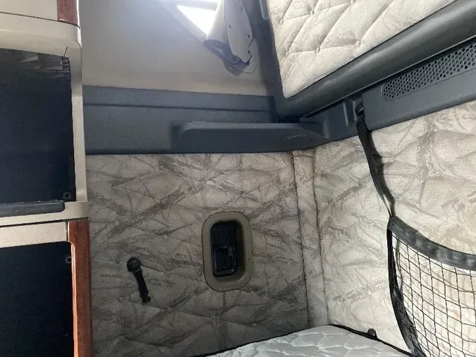 2016 FREIGHTLINER X12564ST