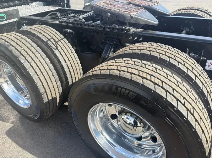 2027 VOLVO TRUCK VNL64TV04