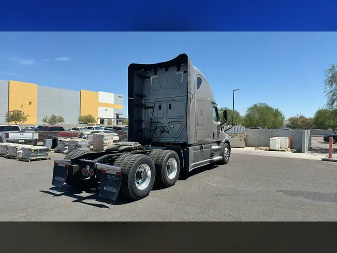 2025 Freightliner Cascadia 126