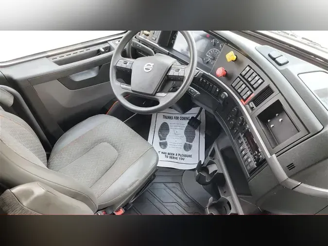 2022 VOLVO VNL760
