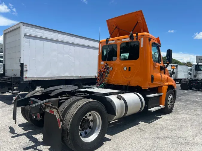 2019 FREIGHTLINER/MERCEDES CASCADIA 125