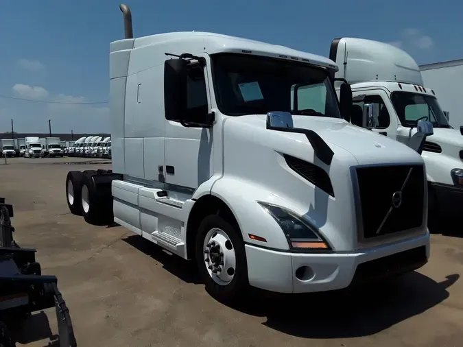 2020 VOLVO VNR64T-640