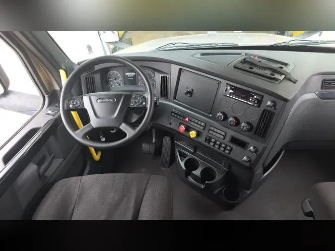 2025 Freightliner Cascadia 126